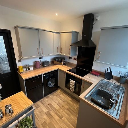 Contemporary & Chic Inner Terrace 5 Mins From Barnsley Town Centre Eksteriør billede