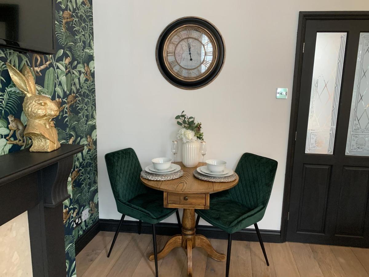Contemporary & Chic Inner Terrace 5 Mins From Barnsley Town Centre Eksteriør billede