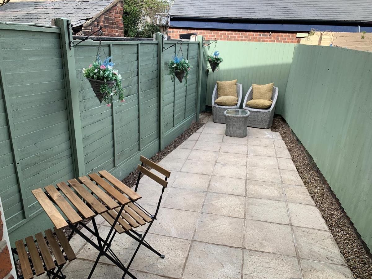 Contemporary & Chic Inner Terrace 5 Mins From Barnsley Town Centre Eksteriør billede