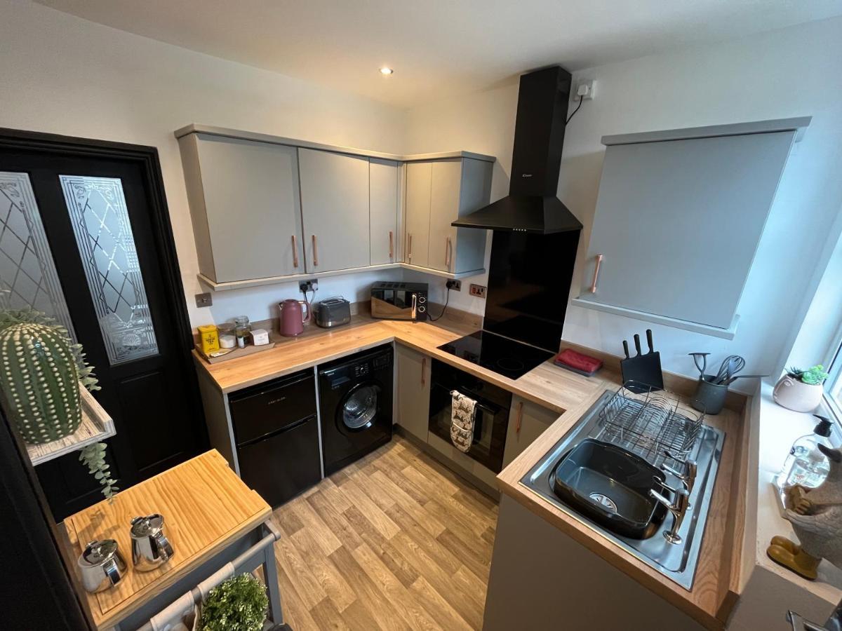 Contemporary & Chic Inner Terrace 5 Mins From Barnsley Town Centre Eksteriør billede