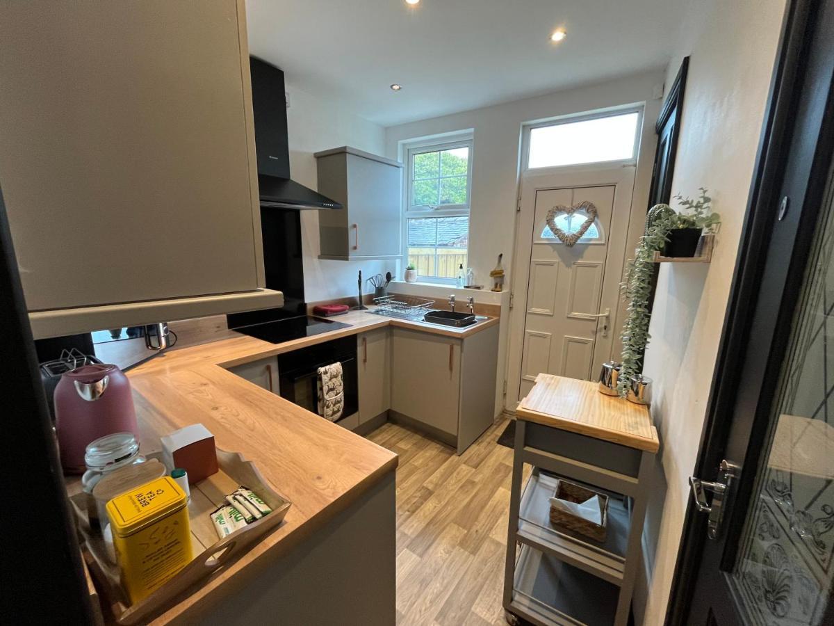 Contemporary & Chic Inner Terrace 5 Mins From Barnsley Town Centre Eksteriør billede